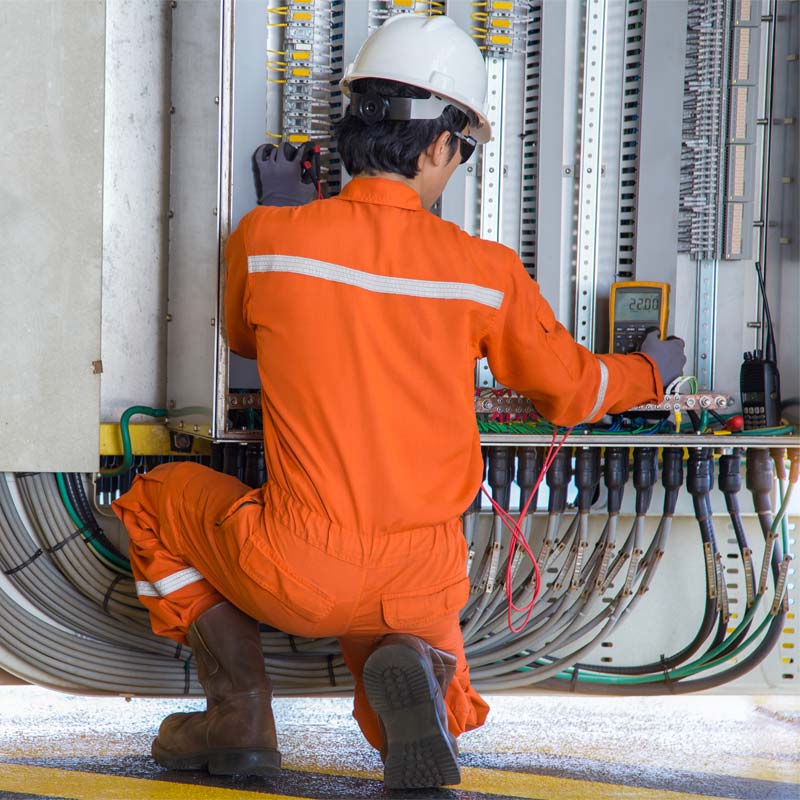 SPIE Global Services Energy worker